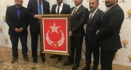 İLÇE YÖNETİCİLERİNDEN ANLAMLI HEDİYE