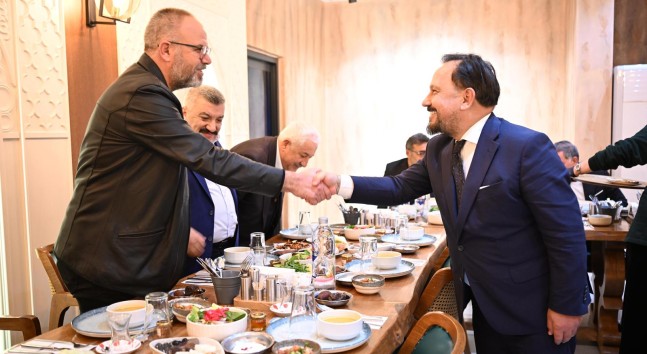 BAŞKAN ULUDAĞ’DAN , HİZMETE VEFA SOFRASI