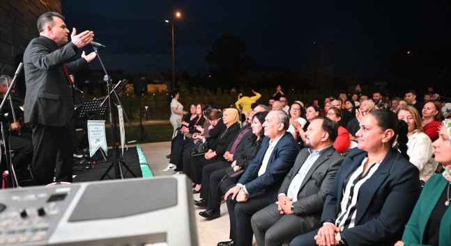 SARIÇAM’DA “TÜRKÜLERLE ANNELERİMİZE VEFA GECESİ”