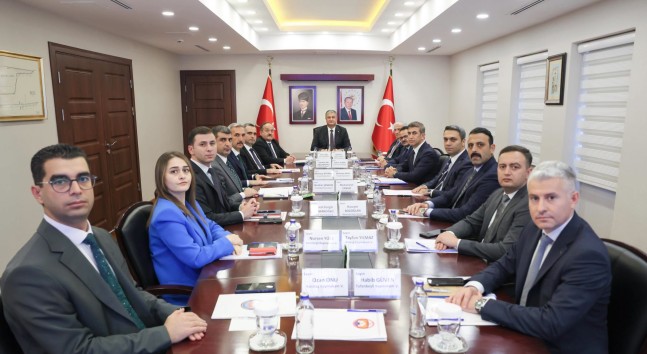 VALİ MUSTAFA YAVUZ KAYMAKAMLARLA BİR ARAYA GELDİ