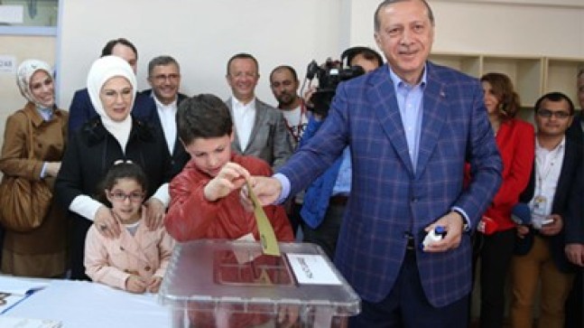 Cumhurbaşkanı Erdoğan, Oyunu Saffet Çebi Ortaokulu’nda Kullandı