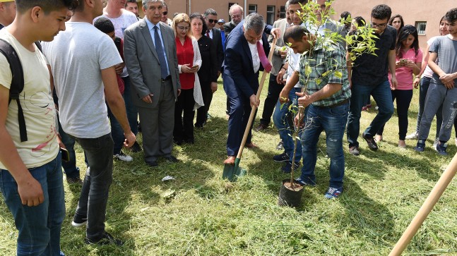 Daha Yeşil Seyhan İçin Fidan Dikiyorlar