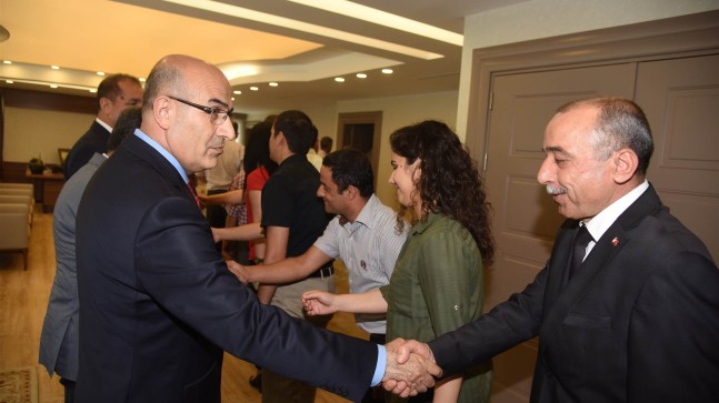 VALİ MAHMUT DEMİRTAŞ VE VALİLİK PERSONELİ ..