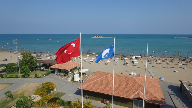 Yumurtalık’ta Mavi Bayrak dalgalanıyor