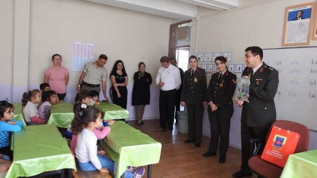 ÇOCUKLAR JANDARMA ARACI İLE NİYE GEZDİRİLDİ.?