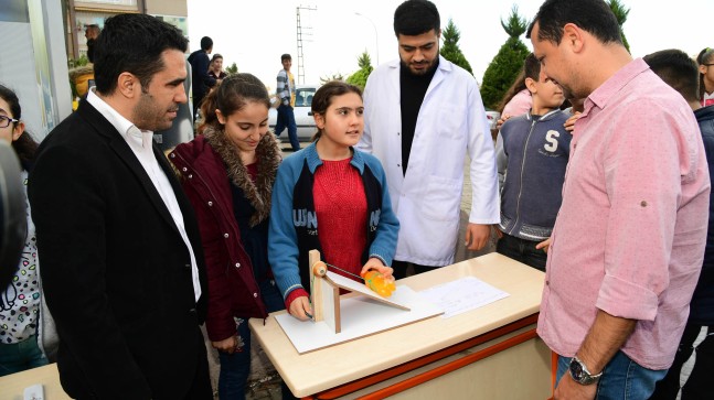 Büyükşehir Eğitim Merkezleri Gençliğe Bilimi Sevdiriyor