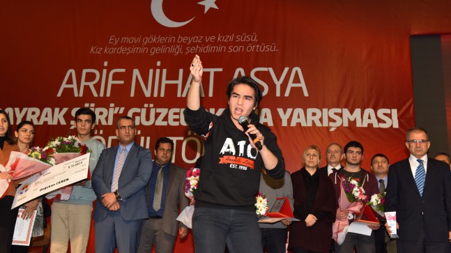 Bayrak Şiirini Güzel Okuyan Öğrencilere 175.5 Bin Lira Ödül