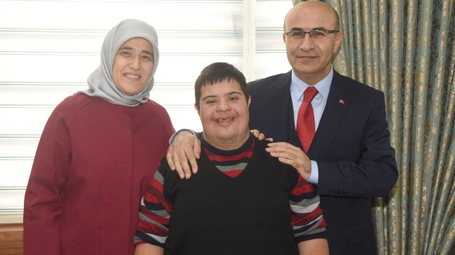 Vali Demirtaş,“3 Aralık Dünya Engelliler Günü” Dolayısıyla Engelli ve Aileleri ile Bir Araya Geldi