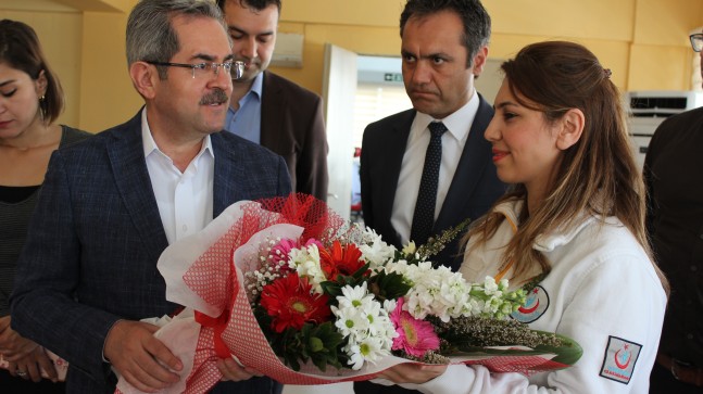 Ünüvar: “Acil Tıp Teknisyenleri ve Paramedikler,Acil Sağlık Hizmetlerinin En Önemli Parçası”