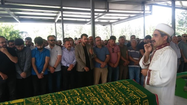 GÜZEL DUALARLA SON YOLCULUĞUNA UGURLANDI