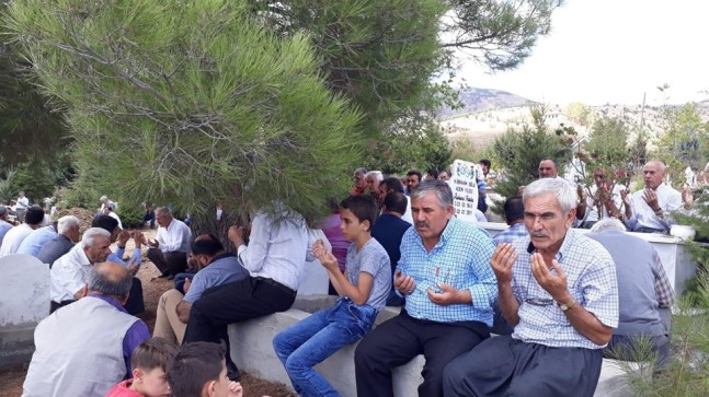 MÜFTÜ FİDAN BABASININ  CENAZE NAMAZINI KILDIRDI