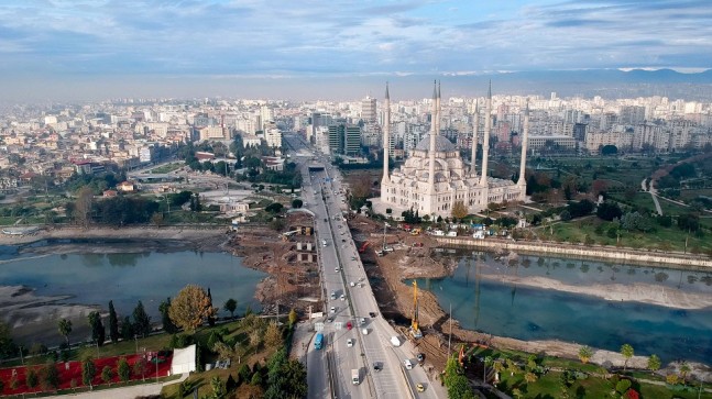 Sorumsuz Kişiler Nehir Yatağını Kirletiyor…