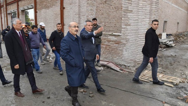 ADANA ŞEHİR MÜZESİ’NDE DUVAR ÇÖKTÜ