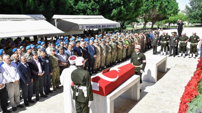 ŞEHİT UZMAN ONBAŞI KUDDUSİ VOLKAN ŞEVİK, KABASAKAL MEZARLIĞINDA SON YOLCULUĞUNA UĞURLANDI