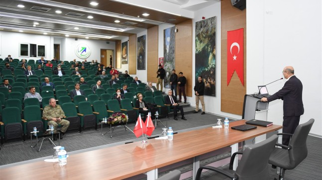 ADANA VALİSİ DEMİRTAŞ, “DIŞ DÜNYA İLE İLİŞKİMİZİ KESERSEK   BAŞARILI OLURUZ”