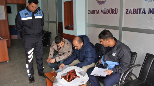 KOZAN’DA HALK PAZARINDA KAÇAK ET SUCUĞU ELE GEÇİRİLDİ