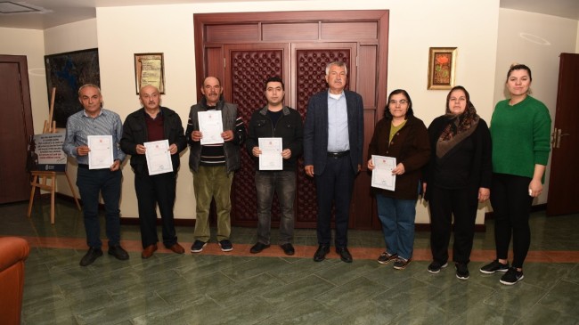 ‘ÖLÜ MAHMUT ÖLDÜ’ TAPULAR DAĞITILIYOR’
