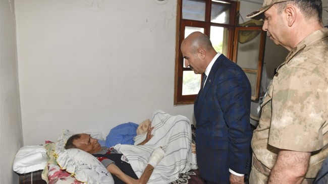 VALİ’DEN ŞEHİT BABASINA