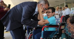 KALP GÖZLERİNİ TUVALLERE YANSITTILAR
