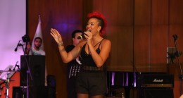 Amerikalı Divadan Büyüleyici Performans