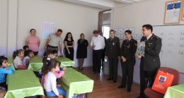 ÇOCUKLAR JANDARMA ARACI İLE NİYE GEZDİRİLDİ.?
