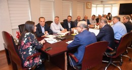Çalışma ve Sosyal Güvenlik Bakanımız Jülide Sarıeroğlu, Adana’nın Tüm Belediye Başkanları ile Valilikte Bir Araya Geldi