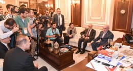 KAHRAMAN, BÜYÜKŞEHİR BELEDİYESİ VE BİRLİK VAKFI ADANA ŞUBESİ’Nİ ZİYARET ETTİ