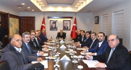 VALİ DEMİRTAŞ, SEÇİM GÜVENLİĞİ TOPLANTISINDA ADANA’DAKİ SİYASİ PARTİ İL BAŞKANLARIYLA