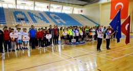 BADMİNTON GRUP MÜSAKABALARI