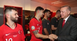 BAŞKAN ERDOĞAN FUTBOLCULARI TEBRİK ETTİ
