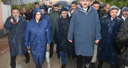 BAKAN VE YETKİLİLER MAĞDURLARIN YANINDA