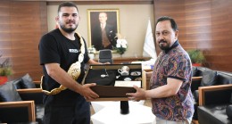 KIZILDAĞ BAŞPEHLİVANI ÇELEBİ’DEN BAŞKAN ULUDAĞ’A ZİYARET