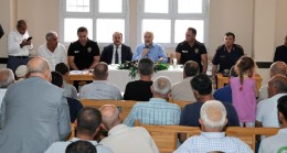 VALİ KÖŞGER,SEYHAN’DA  VATANDAŞLARI DİNLEDİ