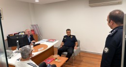 EMNİYET MÜDÜRÜNDEN GÜVENLİK GÖREVLİSİNE PLAKET