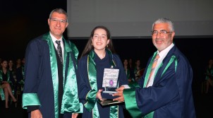 ÇÜ’ DE  DİŞ  HEKİMLERİ MEZUN OLDU