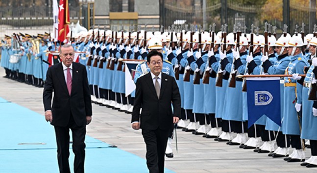 GÜNEY  KORE CUMHURBAŞKANI  LEE CUMHURBAŞKANLIĞI  KÜLLİYESİNDE