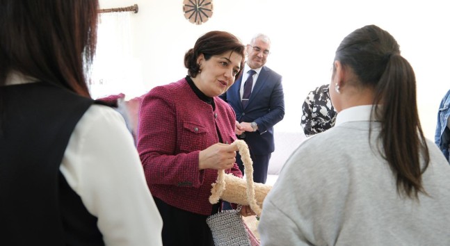 VALİ YAVUZ’UN EŞİ SÜREYYA YAVUZ ’DAN SEVGİ EVLERİNE ZİYARET