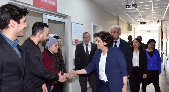 VALİ EŞİ SÜREYYA YAVUZ HANIM HUZUREVİNDE