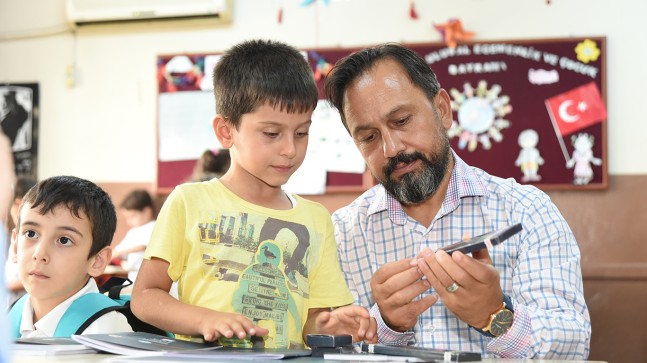 Sarıçam Belediyesi’nden 1.Sınıf Öğrencilerine Eğitim Yardımı