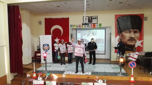 Okul Geçidi Görevlileri Trafik Polisi Kadar Yetkili…