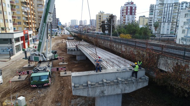 Köprülü Kavşakta Dev Kirişler de Yerini Buldu