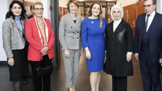 Emine Erdoğan, Berlin Charite Hastanesi’ni ziyaret etti