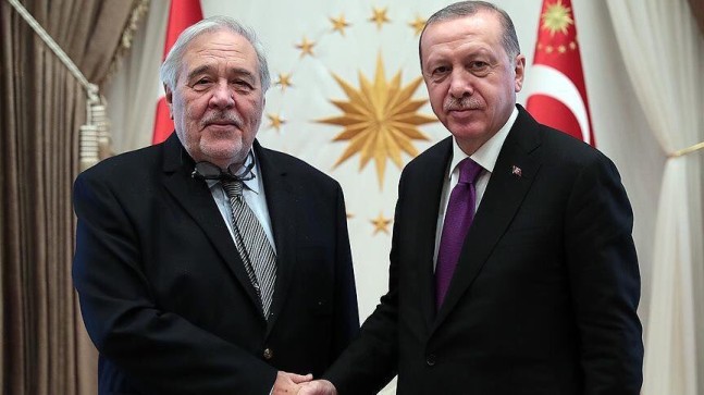 ORTAYLI’DAN KÜLLİYE KÜTÜPHANESİNE BAGIŞ