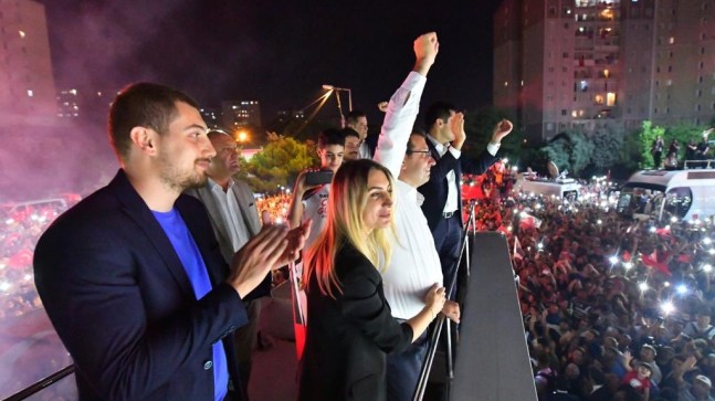 İSTANBUL İMAMOĞLU’NA TESLİM