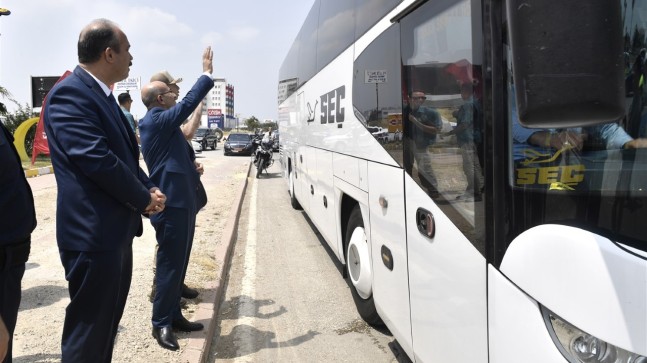 VALİ DEMİRTAŞ KİMİ SELAMLIYOR..?