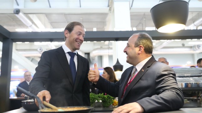 BAKANK VARANK’TAN , RUS BAKANA “MENEMEN İKRAMI”