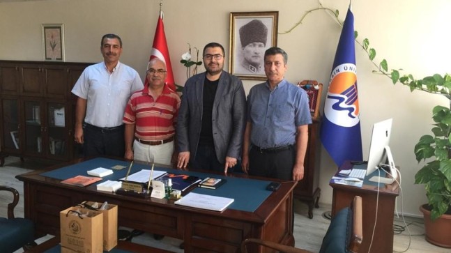 BAŞKAN AKKUŞ VE DEKAN  BAYKAN,” ÖĞRENCİLERİMİZE  BURS VERECEĞİZ”