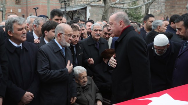 GÜL VE ERDOĞAN CENAZEDE BİR ARAYA GELDİ