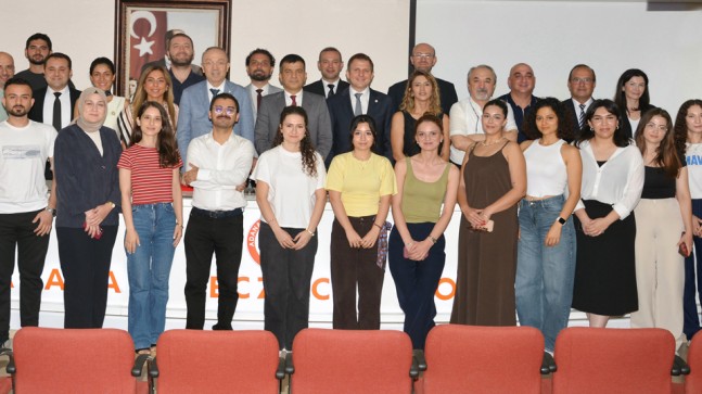 “ECZACILIK, SÜREKLİ GELİŞEN VE KENDİNİ YENİLEYEN BİR MESLEK”
