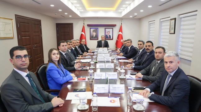 VALİ MUSTAFA YAVUZ KAYMAKAMLARLA BİR ARAYA GELDİ